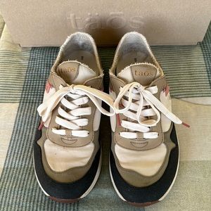 Size 6 ladies Taos shoes